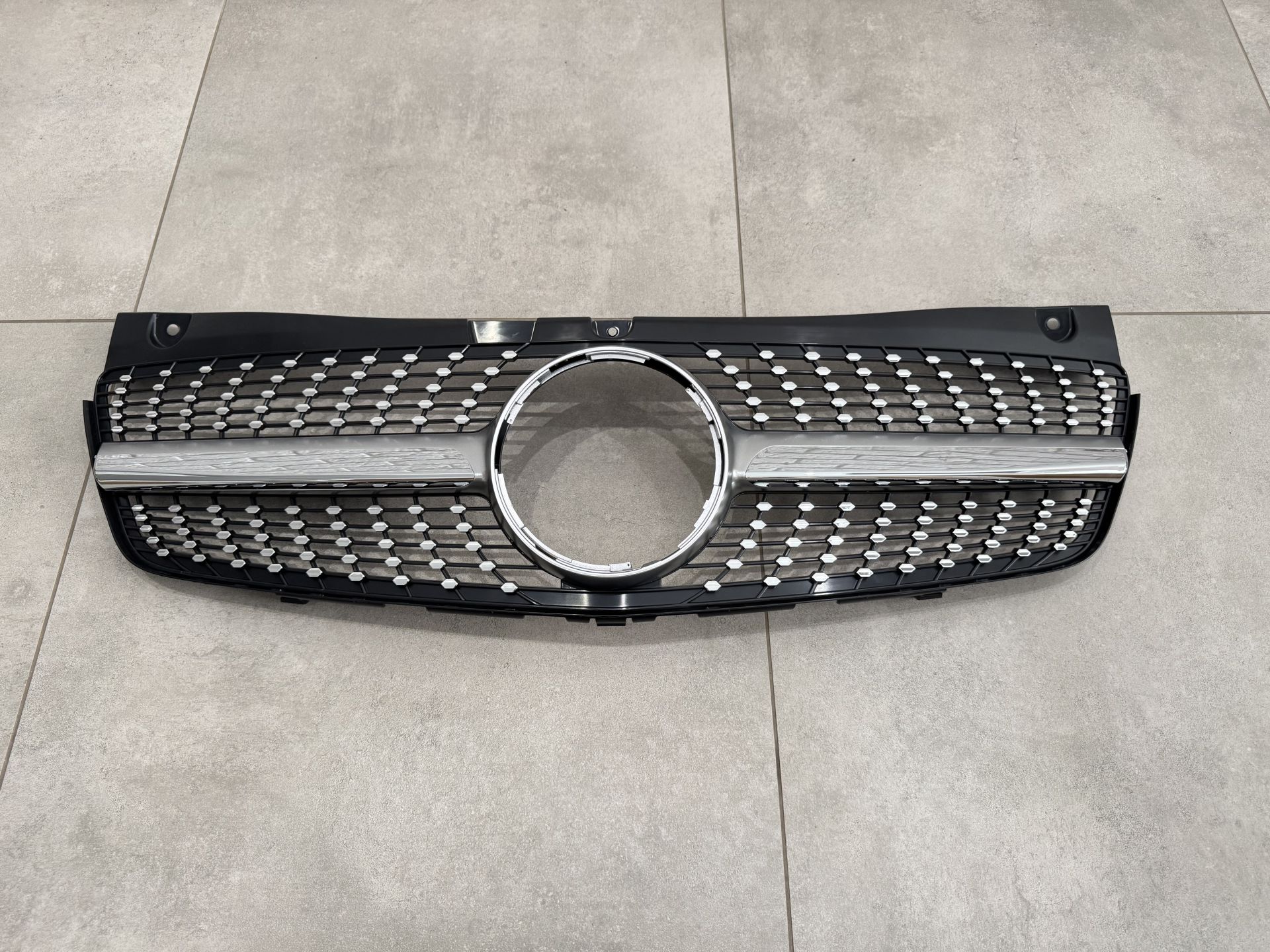 Решітка радіатора DIAMOND Mercedes Benz Vito W639 2010-2015