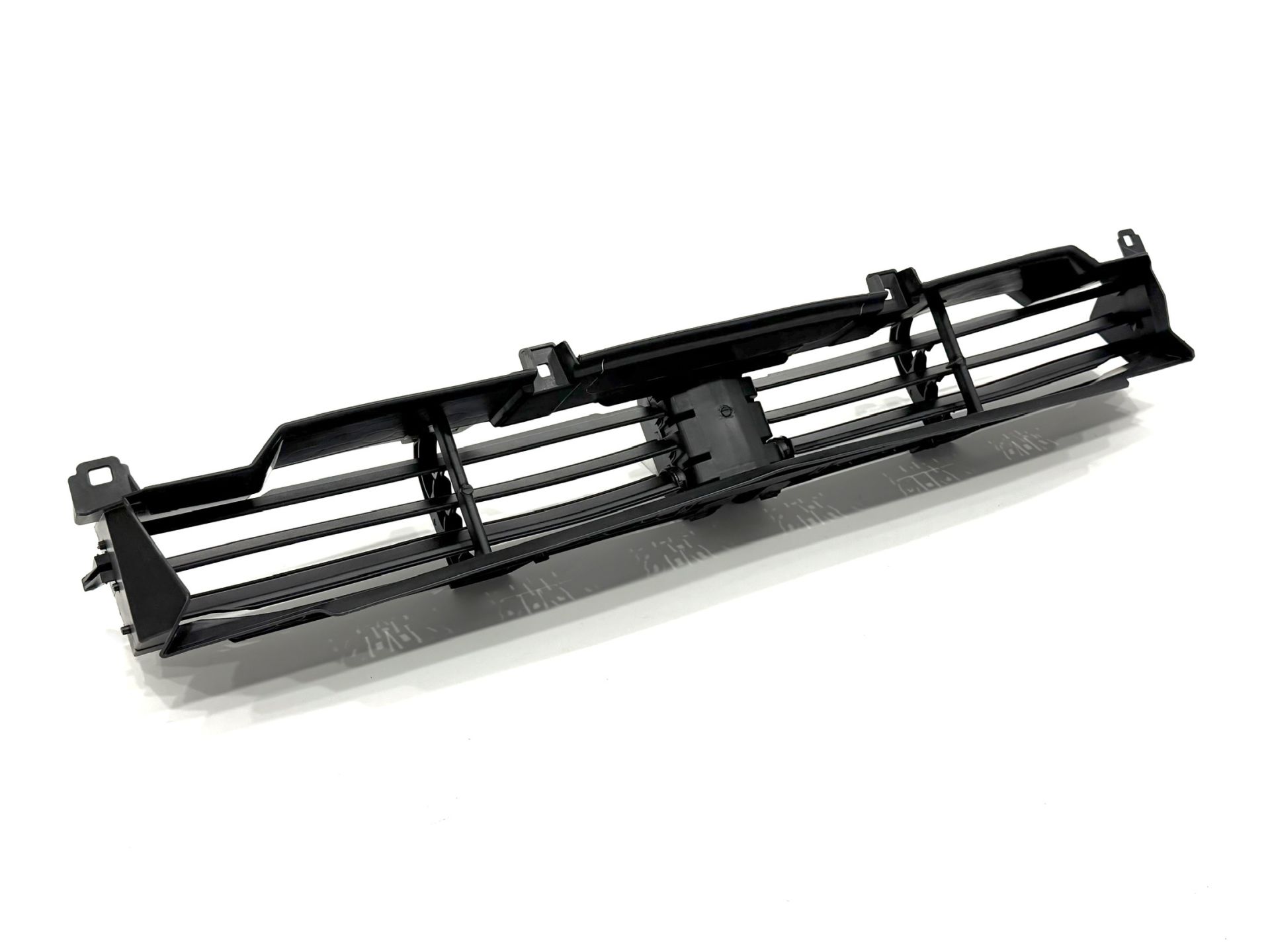 Жалюзі нижні без моторчика 51745A1ACE2 BMW X3 G01 / X4 G02 LCI 2022-2024