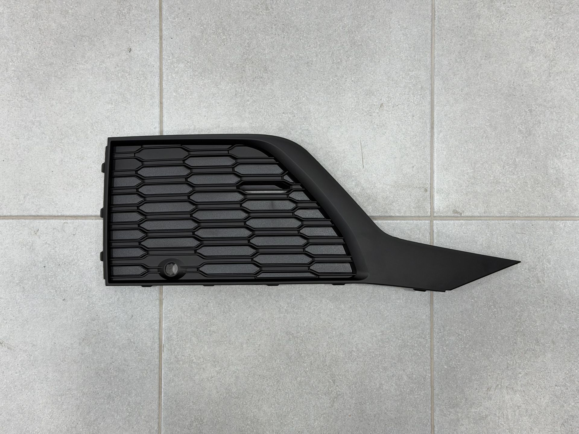 Решітка бампера права 4M0890682B S-Line BLACK для Audi Q7 2020-2024