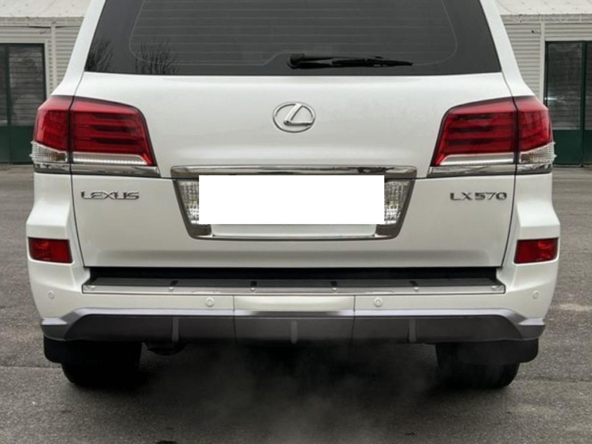 Заглушка бампера під фаркоп F-Sport Lexus LX 570 2012-2015