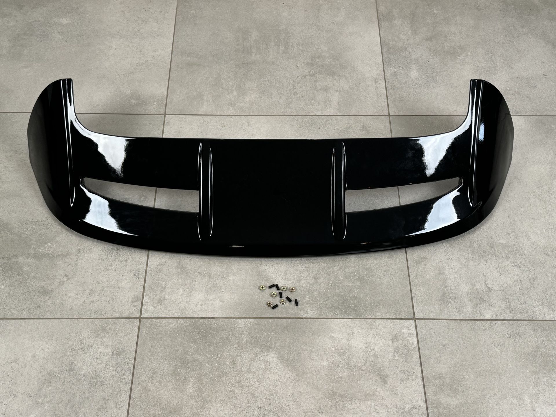 Спойлер козирок Ford Fiesta хетчбек 2011-2017, черный глянец