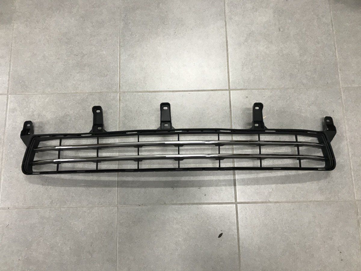Решетка бампера (не F-Sport) Lexus LX 570 2012-2015