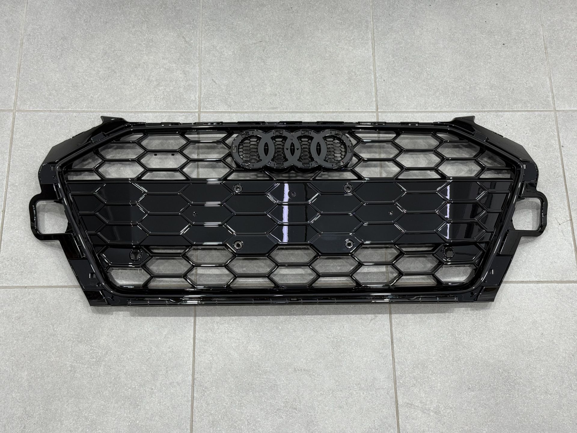 Решітка радіатора S-Line для Audi A4 B9 2020-2023, колір чорний